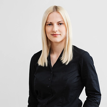 Ana, Werkstudentin bei Valean Solutions, zeigt sich motiviert und engagiert.